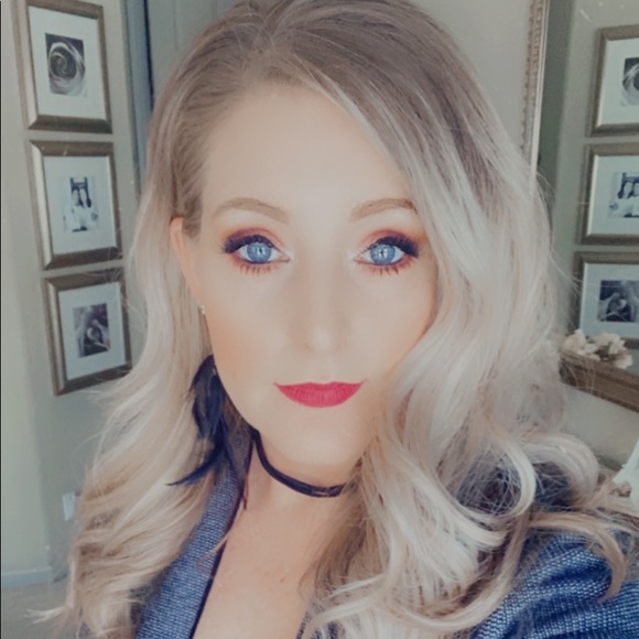 Meet your Posher, Erica - Picture 1 of 8